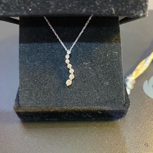 14K white gold diamond pendant